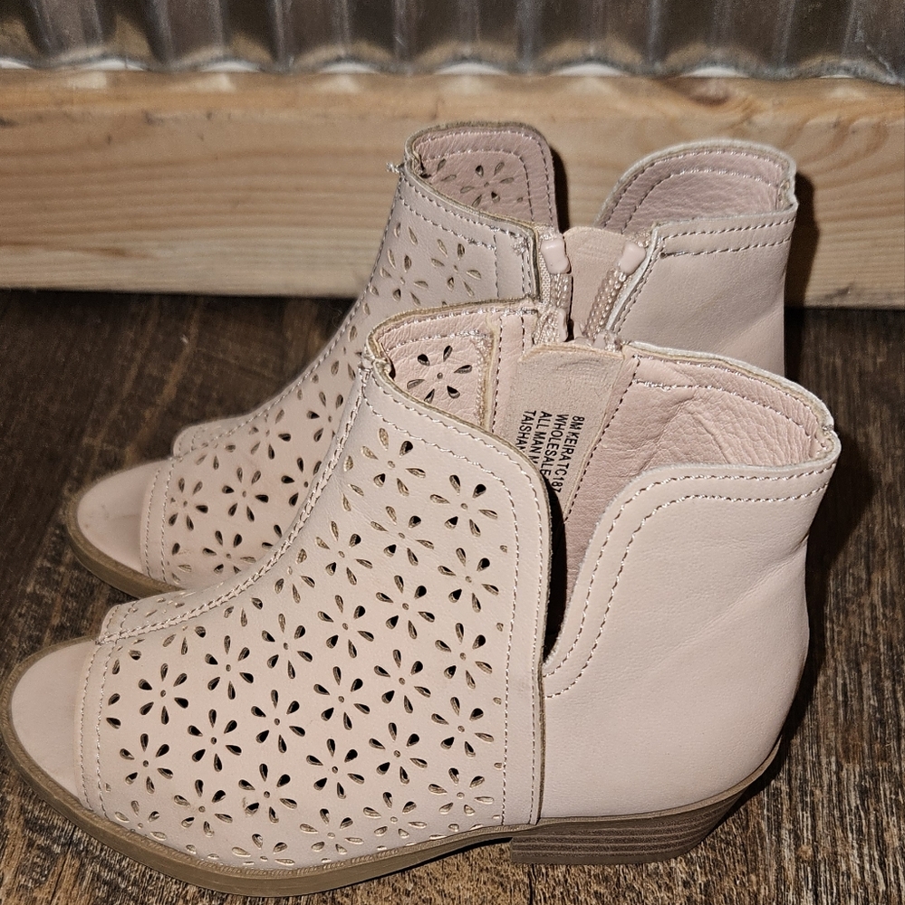 Girls boots size 8